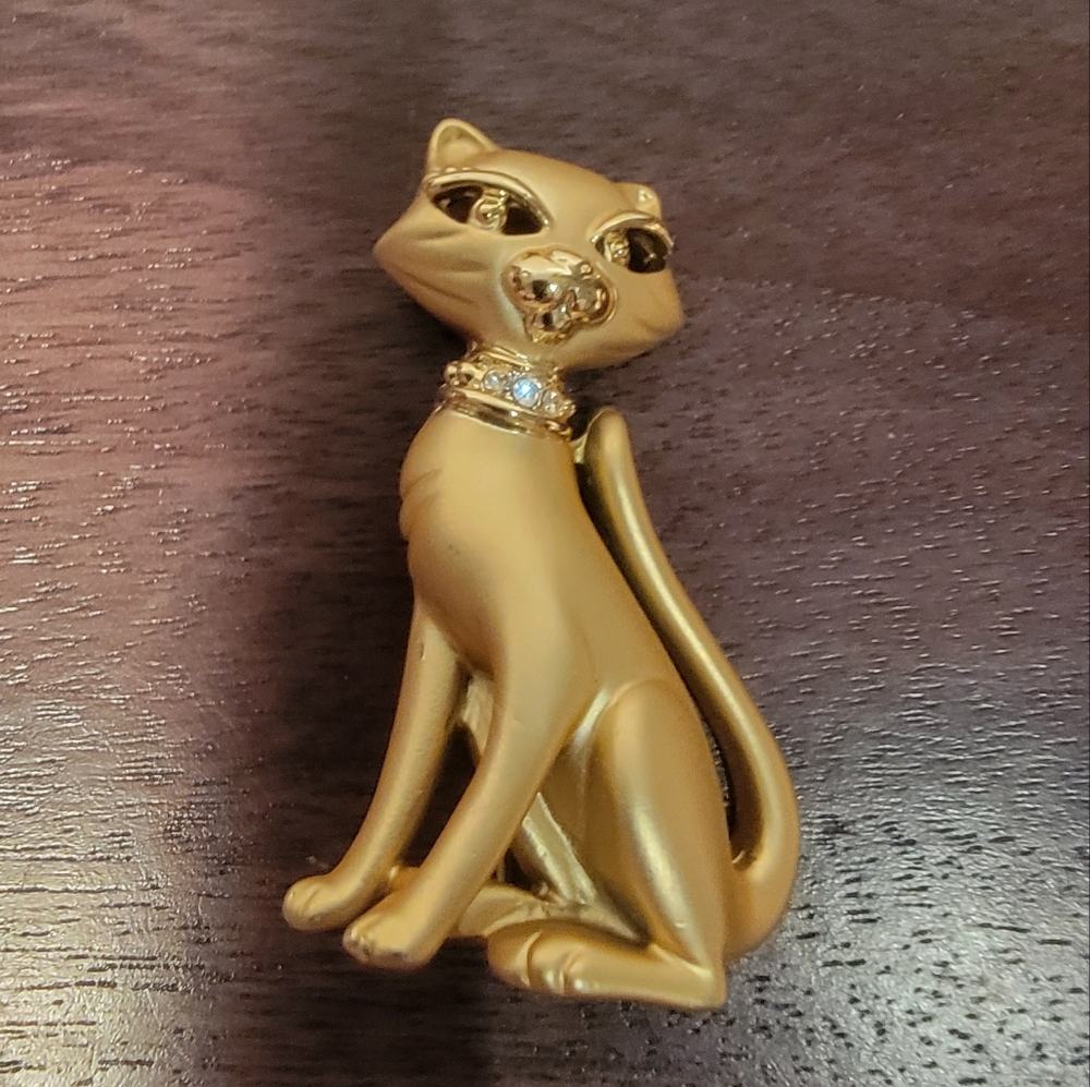 AJC Gold Tone Sitting Cat Brooch Pin with Clear Rhinestone Collar